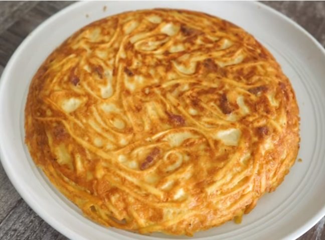 Italijanski Kuvar Otrkiva Recept Za Ukusan Obrok Fritata Sa Karbonara