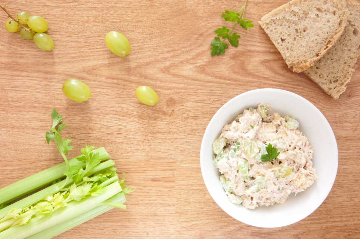 Može i kao obrok ili predjelo Salata sa piletinom i celerom sa