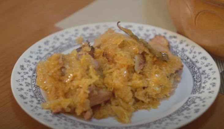 Jedno od najpopularnijih srpskih jela: Podvarak sa suvim mesom, dobro ...
