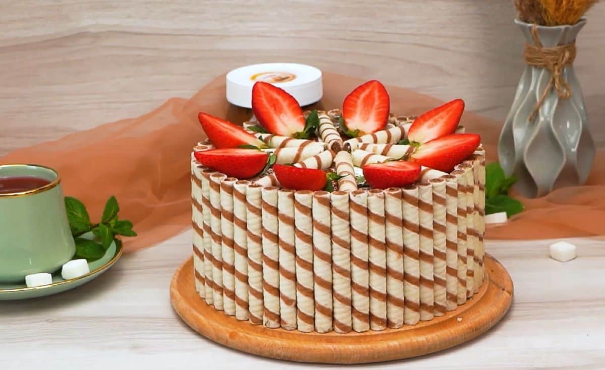 Kraljevska torta sa keksom, rolerima i krem sirom | Stvar ukusa