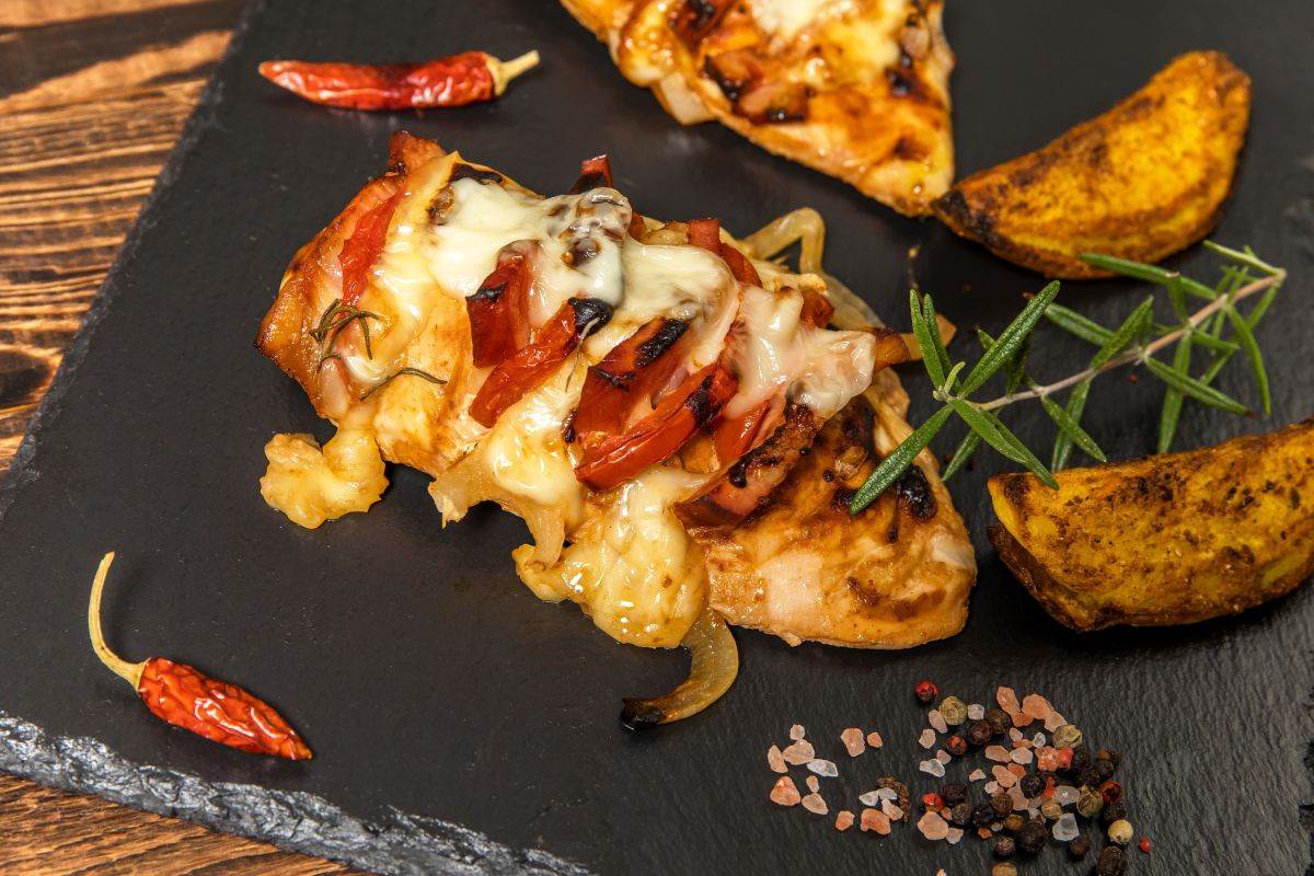 recept-za-piletinu-punjenu-krem-sirom-i-hrskavom-slaninom-stvar-ukusa