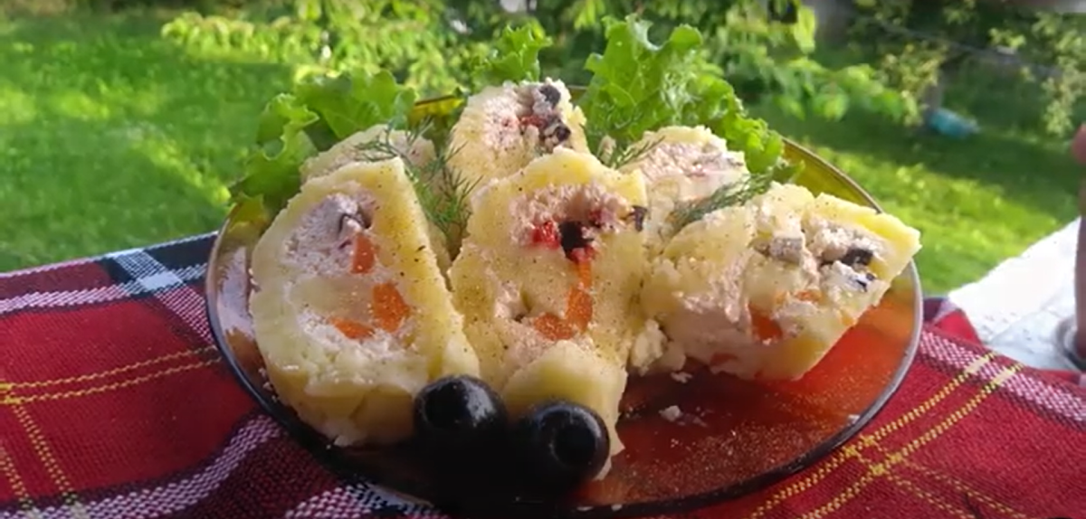 Recept za rolat od krompira filovan mladim sirom i povrćem | Stvar ukusa