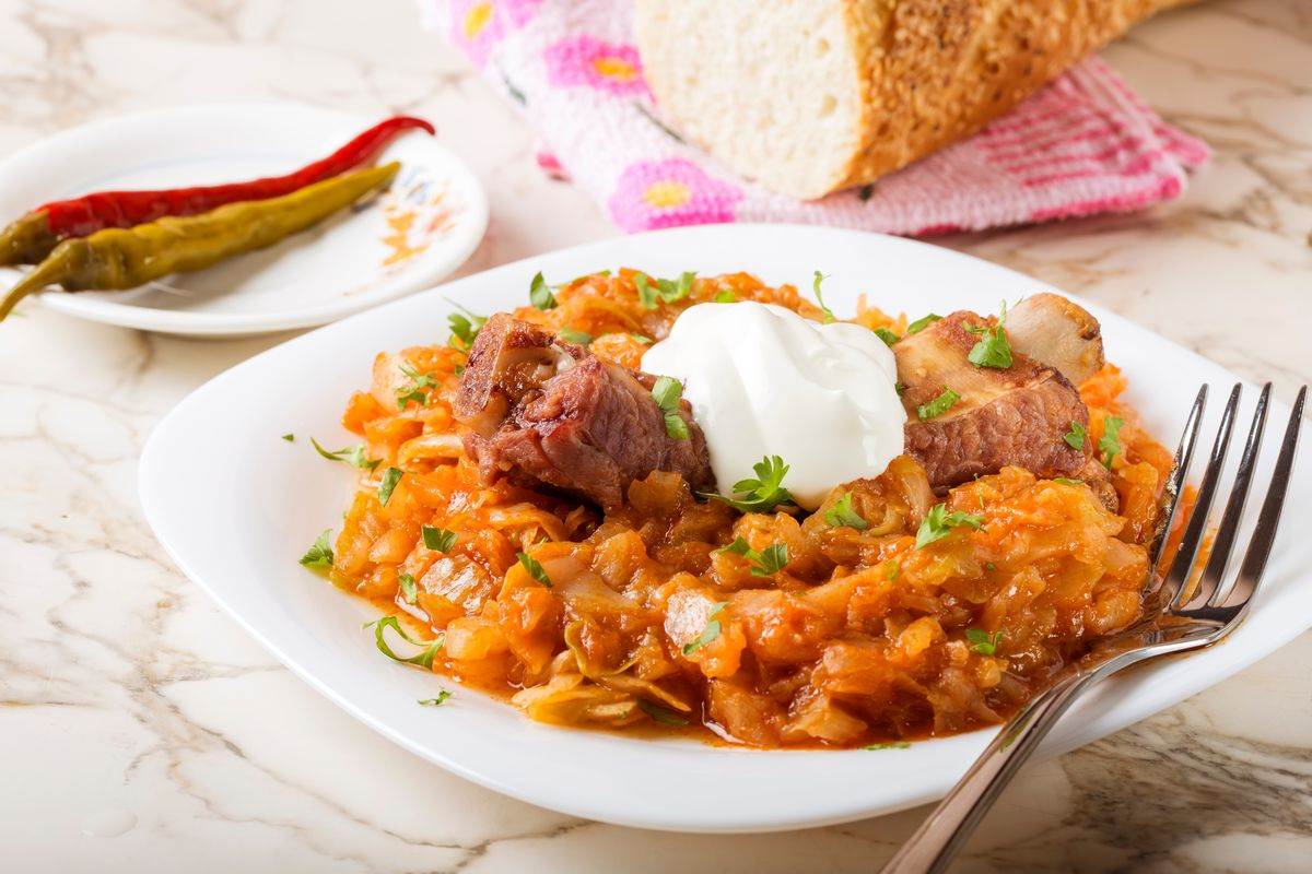 Recept za slatki kupus sa svinjetinom i paradajz pireom | Stvar ukusa