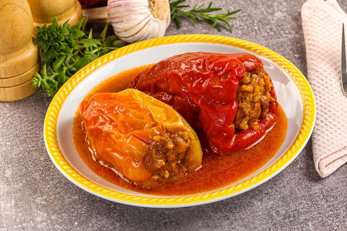 Ručak za 1000 dinara - klasičan recept za punjene paprike | Stvar ukusa