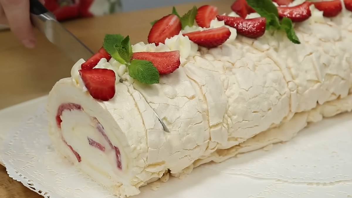 Recept za beze rolat sa jagodama | Stvar ukusa