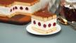 Sendvič torta, sa piškotama i višnjama iz kompota.jpg