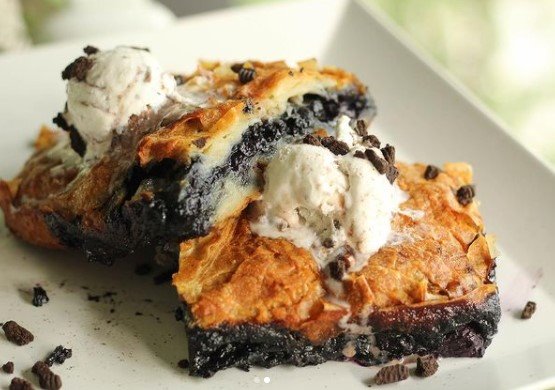 Pita od seckanih kora sa oreo keksom i borovnicama