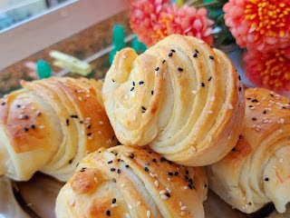 Kiflice sa sirom kao krofne.jpg