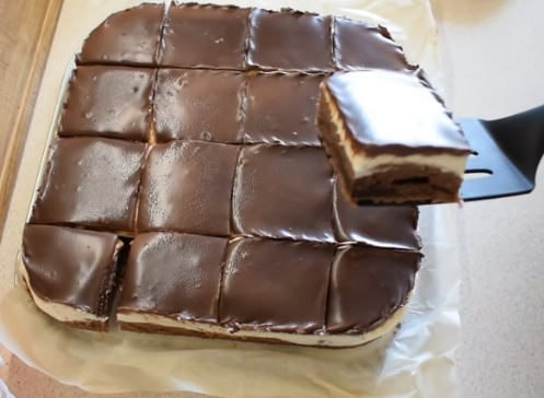 Kinder bueno torta.png