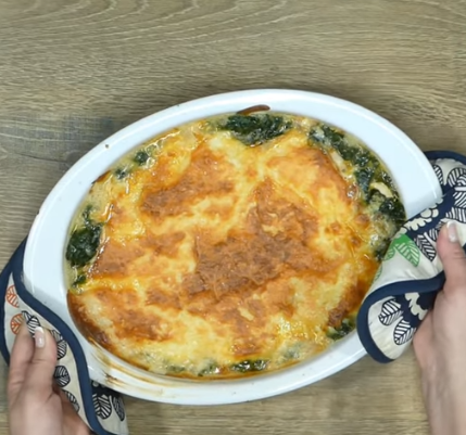 Spanać, pečurke i slanina preliveni bešamelom.png