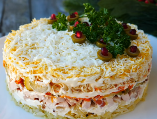 Salata sa piletinom.png