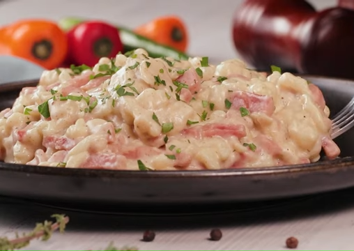 Domaće makarone u kremastom sosu