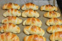 Domaće kiflice sa kulenom i šunkom