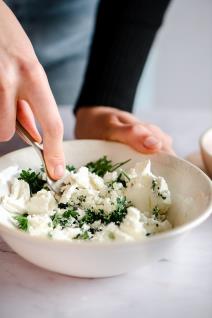 NETFLIX SA SIROM: Topli, hrskavi zalogajčići spremni za bindžovanje omiljene serije