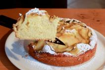 Prevrnuti kolač sa kruškama.jpg