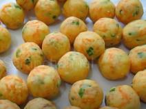 Kuglice od krompira i šargarepe predjelo za slavu.jpg