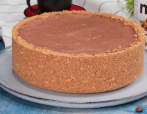 Čokoladna torta sa nutelom i plazom.png