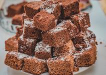 Čokoladni kolač sa merom na čaše