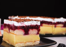 Torta od 5 slojeva sa piškotama i voćnim filom