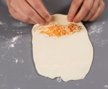 Punjenje testa sirom