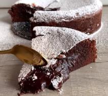 Brz čokoladni kolač od pet sastojaka