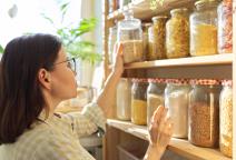 Gde se čuvaju brašno, beli luk, krompir