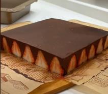 Kolač sa jagodama i čokoladom