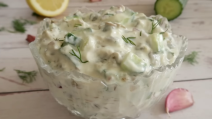 Osvežavajuća salata sa sočivom i krastavcem