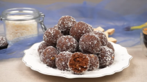 Recept za kuglice od 3 sastojka sa bananom, orasima i napolitankama.png