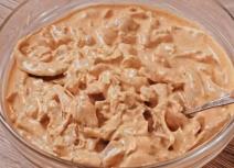 Pileća salata sa crvenim vinom .jpg