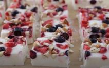 Ledne jogurt kocke sa voćem