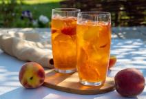 Ledeni čaj od breskve