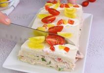 Slana torta sa tunjevinom i paradajzom