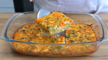 Zapečeno povrće sa prelivom od jaja i sira
