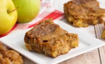 jednostavan kolač sa jabukama i orasima