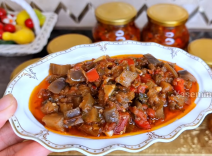 Salata od patlidžana, paradajza i paprike