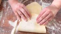 Kako se razvlači lisnato testo