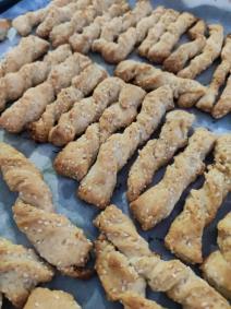 Posni slani štapići sa pivom i susamom