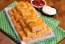 Pita sa sirom i šunkom od lisnatog testa