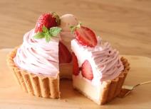 Voćni kolač sa jagodama