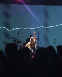 Milica Pavlović na turneji