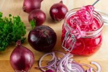 Salata od crnog luka