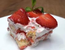 Osvežavajući kolač sa jagodama