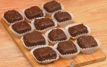 Sitni kolači sa čokoladom i urmama