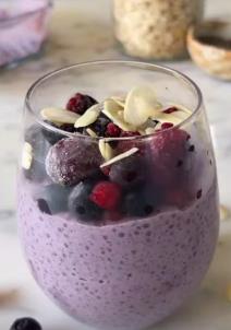 Čia puding sa šumskim voćem