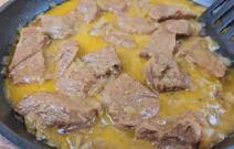 Mekano goveđe meso sa crnim lukom