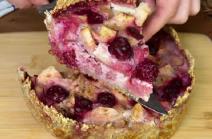 Kolač sa jabukama i višnjama