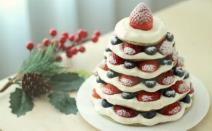 Torta od palačinki u obliku jelke