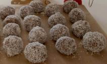 Sitni kolači sa kokosom i rumom