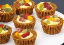 Korpice sa čokoladom, belim filom i voćem